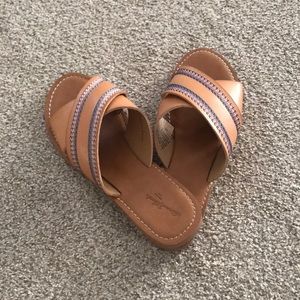 Neutral Universal Thread sandals